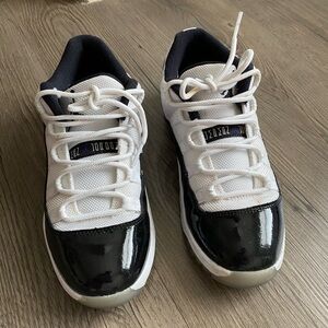 Air Jordan 11 Retro Low Concord